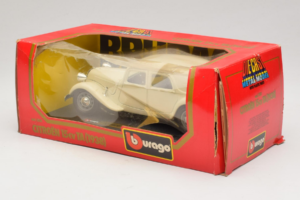 Citroen 15CV Traction Avant Beige Bburago 1:24 1501-B1 Metall — Bild 3 von 3