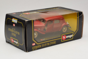 Citroen 15CV TA Rot Bburago 1:24 1501 Metall — Bild 2 von 3