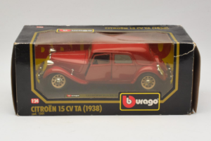 Citroen 15CV TA Rot Bburago 1:24 1501 Metall