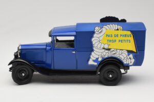 Citroen C4 F Pas de Pneus Trop Petit Blau Solido 1:18 151235-00 Metall — Bild 4 von 8
