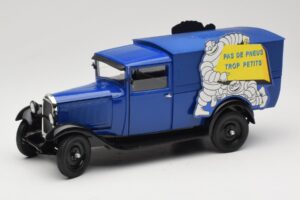 Citroen C4 F Pas de Pneus Trop Petit Blau Solido 1:18 151235-00 Metall