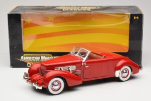 Cord 812 Cabriolet Rot American Muscle 1:18 32158 Metall — Bild 8 von 8