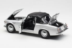 Datsun Fairlady 2000 SR311 Roadster Silber AUTOart 1:18 77432 Metall — Bild 5 von 8