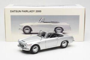 Datsun Fairlady 2000 SR311 Roadster Silber AUTOart 1:18 77432 Metall — Bild 8 von 8