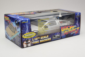 DeLorean DMC-12 Time Machine Back to the Future II Diamond 1:15 210123 Metall — Bild 2 von 3