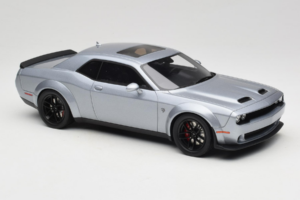 Dodge Challenger SRT Hellcat Redeye Silber GT Spirit 1:18 GT226 Resin — Bild 4 von 6