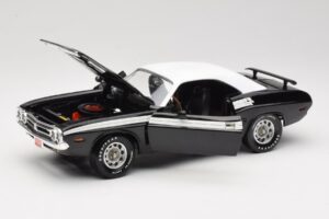 Dodge Challenger R/T Schwarz & Weiß ERTL 1:18 36549 Metall — Bild 2 von 8