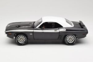 Dodge Challenger R/T Schwarz & Weiß ERTL 1:18 36549 Metall — Bild 4 von 8