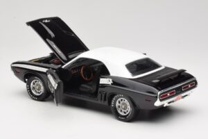 Dodge Challenger R/T Schwarz & Weiß ERTL 1:18 36549 Metall — Bild 5 von 8