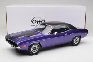 Dodge Challenger R/T Plum Crazy Otto 1:12 G083 Resin — Bild 6 von 6