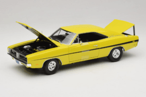 Dodge Charger R/T Gelb Dirty Mary Crazy Larry Auto World 1:18 AWSS101/06 Metall — Bild 2 von 8