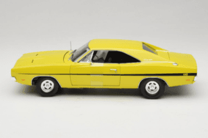 Dodge Charger R/T Gelb Dirty Mary Crazy Larry Auto World 1:18 AWSS101/06 Metall — Bild 4 von 8