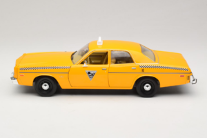 Dodge Monaco Taxi Rocky III GreenLight 1:18 19111 Metall — Bild 4 von 8
