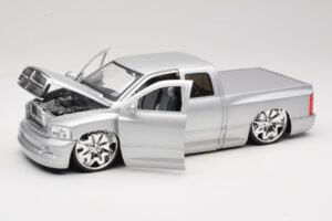Dodge Ram Tuned Silber Jada 1:18 63162-SM Metall — Bild 2 von 8