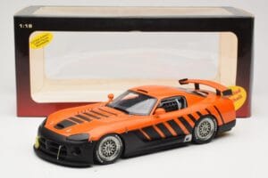 Dodge Viper Competition Coupe Go Man Go Orange AUTOart 1:18 80422 Metall — Bild 6 von 6