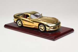 Dodge Viper GTS Gold Plated 23K Maisto 1:18 GP001 Metall — Bild 6 von 8