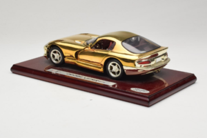 Dodge Viper GTS Gold Plated 23K Maisto 1:18 GP001 Metall — Bild 7 von 8