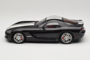 Dodge Viper SRT-10 Coupe Schwarz AUTOart 1:18 71712 Metall — Bild 4 von 8