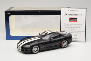 Dodge Viper SRT-10 Coupe Schwarz AUTOart 1:18 71712 Metall — Bild 8 von 8