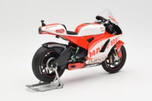 Ducati Desmosedici GP11 #8 H. Barbera Ducati MotoGP Team MotoGP 2011 Minichamps 1:12 123110008 Metall — Bild 3 von 6