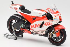 Ducati Desmosedici GP11 #8 H. Barbera Ducati MotoGP Team MotoGP 2011 Minichamps 1:12 123110008 Metall — Bild 4 von 6