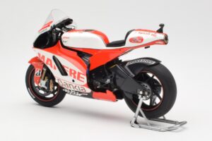 Ducati Desmosedici GP11 #8 H. Barbera Ducati MotoGP Team MotoGP 2011 Minichamps 1:12 123110008 Metall — Bild 5 von 6
