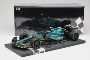 Aston Martin AMR22 Aramco #5 S. Vettel Abu Dhabi GP 2022 Last Race Collector's Edition Minichamps 1:18 117222205 Resin — Bild 7 von 7