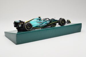 Aston Martin AMR22 #5 S. Vettel Last Race Abu Dhabi GP 2022 Minichamps 1:18 147222205 Resin — Bild 3 von 7