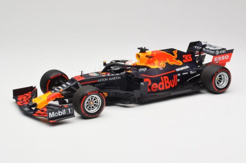 Aston Martin Red Bull Racing RB15 #33 M. Verstappen F1 2019 Minichamps 1:18 110190033 Metall