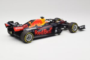 Aston Martin Red Bull Racing RB16 #33 M. Verstappen Abu Dhabi GP Winner 2020 Minichamps 1:18 110201733 Metall — Bild 2 von 7