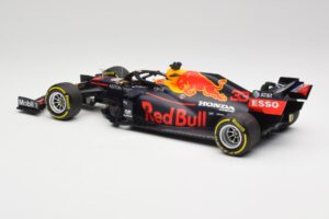 Aston Martin Red Bull Racing RB16 #33 M. Verstappen Abu Dhabi GP Winner 2020 Minichamps 1:18 110201733 Metall — Bild 5 von 7