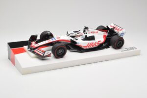 Haas VF-22 #20 K. Magnussen Pole Position Brazil GP 2022 Minichamps 1:18 147222120 Metall — Bild 2 von 7