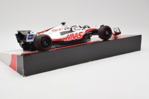 Haas VF-22 #20 K. Magnussen Pole Position Brazil GP 2022 Minichamps 1:18 147222120 Metall — Bild 3 von 7