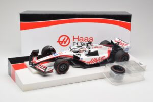 Haas VF-22 #20 K. Magnussen Pole Position Brazil GP 2022 Minichamps 1:18 147222120 Metall — Bild 7 von 7