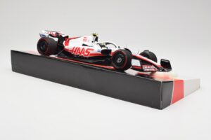 Haas VF-22 #47 M. Schumacher Bahrain GP 2022 Minichamps 1:18 147220147 Metall — Bild 4 von 7