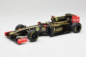 Lotus Renault GP R31 #10 B. Senna F1 2011 Minichamps 1:18 150110079-C1 Metall