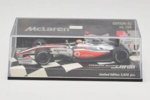 McLaren Mercedes MP4-24 #1 L. Hamilton Showcar 2009 Minichamps 1:43 530094371 Metall — Bild 5 von 5