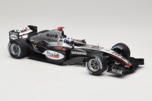 McLaren MP4/19 Mercedes D. Coulthard F1 2004 Minichamps 1:18 530041805 Metall — Bild 4 von 7