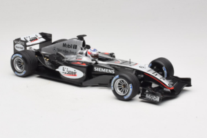 McLaren MP4/19 Mercedes K. Raikkonen F1 2004 Minichamps 1:18 530041806 Metall — Bild 4 von 7