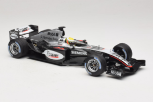 McLaren MP4/19 Mercedes L. Hamilton Autosport Young Driver Test Silverstone 2004 Minichamps 1:18 530044418 Metall — Bild 4 von 7