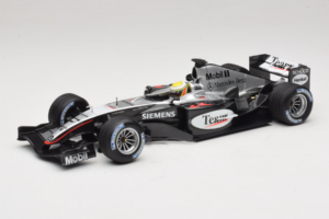 McLaren MP4/19 Mercedes L. Hamilton Autosport Young Driver Test Silverstone 2004 Minichamps 1:18 530044418 Metall