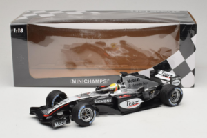 McLaren MP4/19 Mercedes L. Hamilton Autosport Young Driver Test Silverstone 2004 Minichamps 1:18 530044418 Metall — Bild 7 von 7