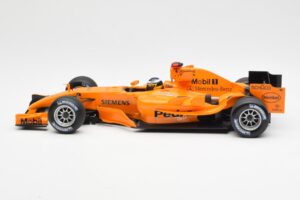 McLaren MP4-20 Mercedes P. de la Rosa Interim Test Car 2006 Minichamps 1:18 530061894 Metall — Bild 3 von 6