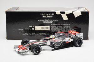 McLaren Mercedes MP4-21 #4 J.P. Montoya F1 2006 Minichamps 1:18 530061804 Metall — Bild 6 von 6