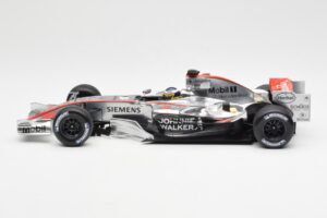 McLaren Mercedes MP4-21 P. de la Rosa F1 Showcar 2006 Minichamps 1:18 B66962346 Metall — Bild 3 von 6