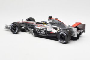 McLaren Mercedes MP4-21 P. de la Rosa F1 Showcar 2006 Minichamps 1:18 B66962346 Metall — Bild 5 von 6