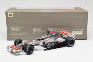 McLaren Mercedes MP4-21 P. de la Rosa F1 Showcar 2006 Minichamps 1:18 B66962346 Metall — Bild 6 von 6