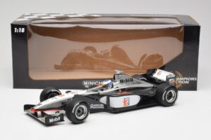 McLaren MP4/13 #8 M. Hakkinen F1 World Champion 1998 Minichamps 1:18 18690008 Metall — Bild 6 von 7