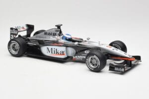 McLaren MP4-16 #4 M. Häkkinen F1 2001 Hot Wheels 1:18 50198 Metall — Bild 4 von 6