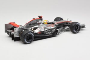 McLaren MP4-25 Mercedes #2 L. Hamilton Showcar 2010 Minichamps 1:18 110100006-R1 Metall — Bild 2 von 6